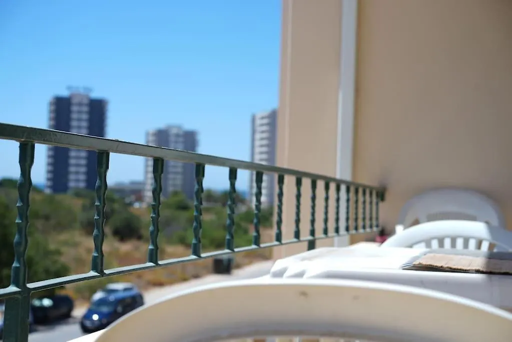 Апартаменты Spacious Portuguese Flat With Pool Next To Beach Алвор