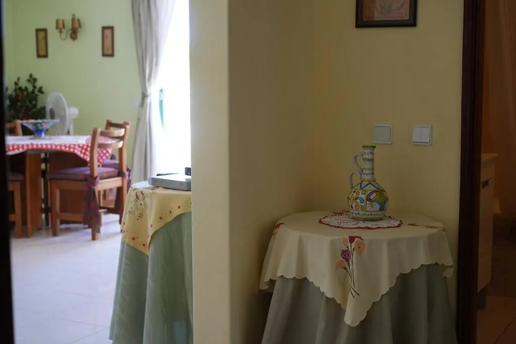 Spacious Portuguese Flat With Pool Next To Beach Алвор